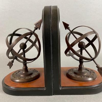Pair Of Decorative Crafts Inc Bookends
