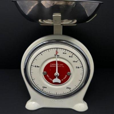Vintage Dulton White & Red Kitchen Scale	