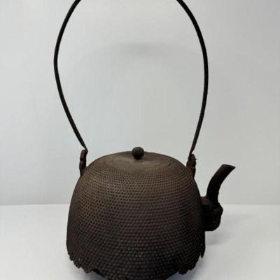 Meiji Period Cast Iron Tea Kettle (1868-1912) - Japan	