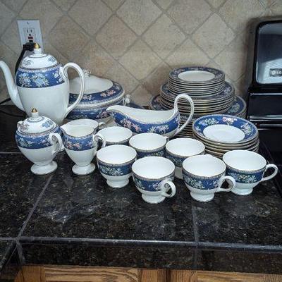 Wedgwood Blue Siam bone china dinner set