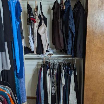 Women's tops Size 2: Chicos