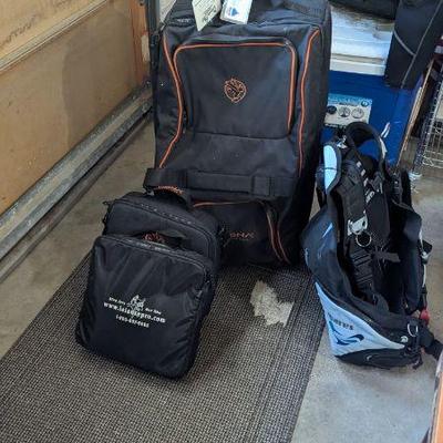 Akona Adventure Gear dive roller bag