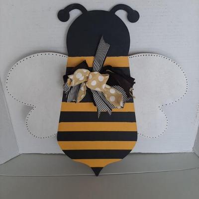 Bee wall decor
