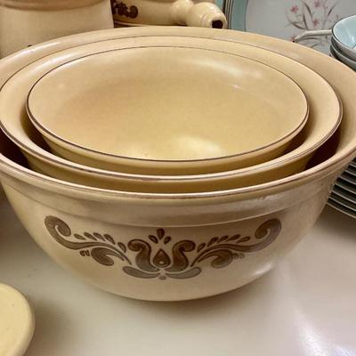 Village mixing bowl set