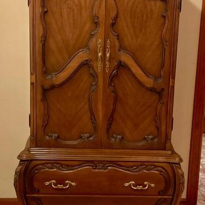Clothing chest