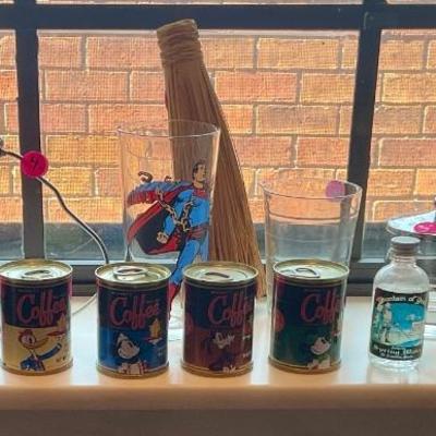 Character glasses. COFFEE CANS PULLED BY THE ESTATE