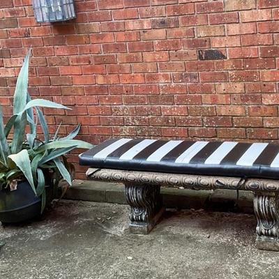 Patio bench PULLED BY THE ESTATE