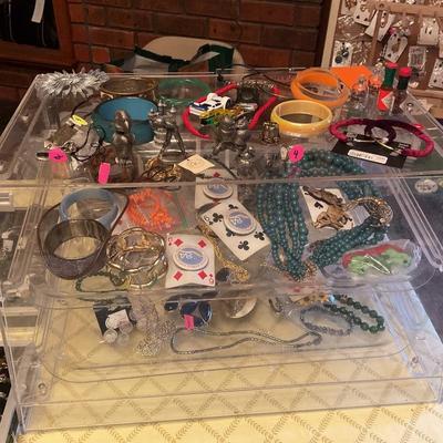 Jewelry, worlds fair pins