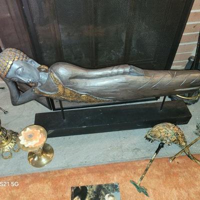 reclining buddha figure