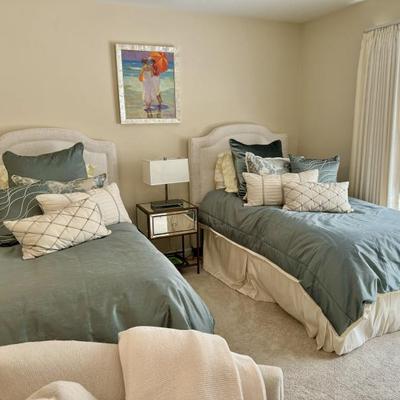 Pair of Twin Beds with Upholstered Headboard 