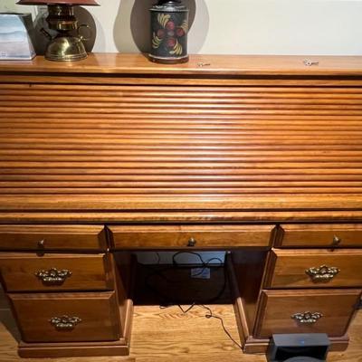Roll top desk