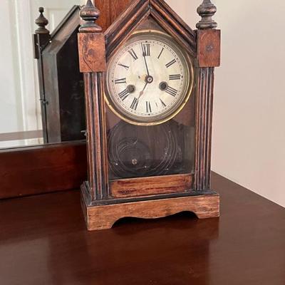 Steeple clock with Reesed columns