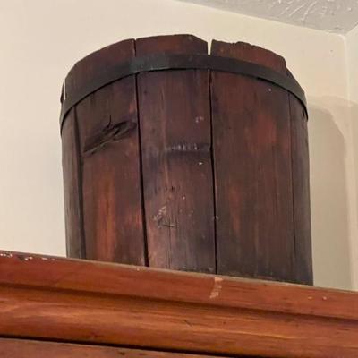 Primitive wood stave bucket/metal band