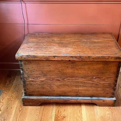 Primitive blanket chest with dovetailed construction