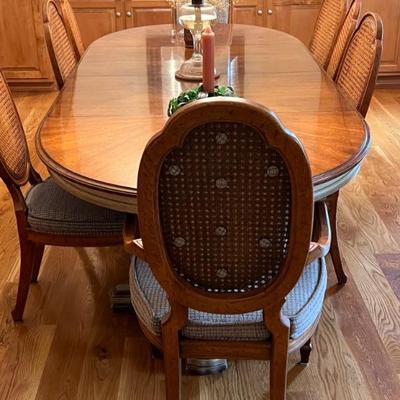 Solid wood upscale dining table/2 leaves & 6 chairs