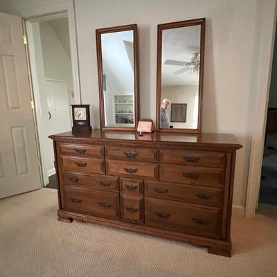 Dresser/twin mirrors