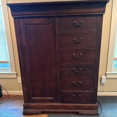 Armoire Chest
