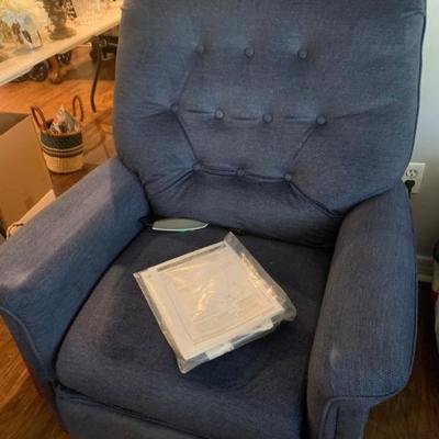 Adjustable recliner~like new!