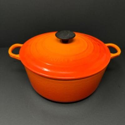 Versatile Le Creuset #24 Dutch Oven Cast Iron - Large