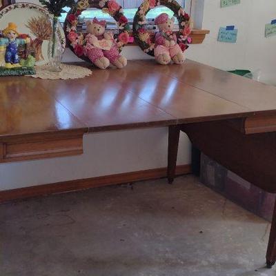 Vtg table, 4 chairs