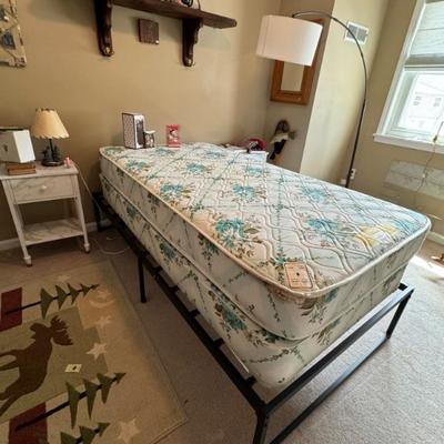 Single bed frame and mattress