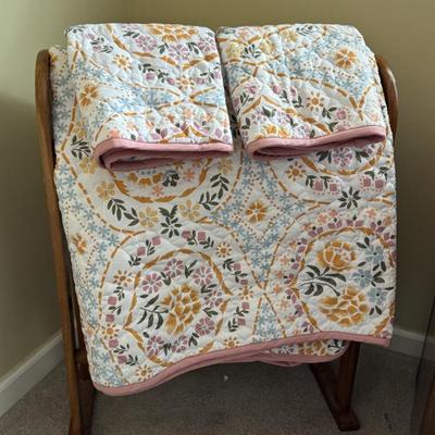 Double/full size quilt and matching shams. 