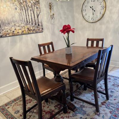 Antique oak dining table 42x 30x 30 with two 12” leaves to expand to 66” $295