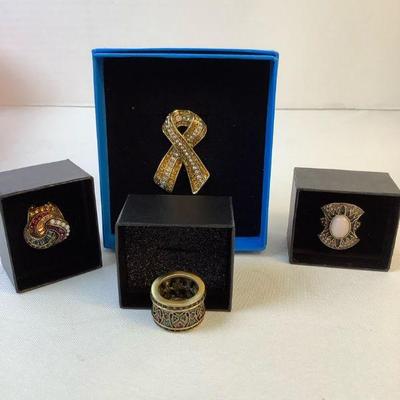 DEJE318 Collection Of Heidi Daus Rings & Broach	Lot includes:  3 Rings and a Brooch.  Rings size approximately 8-9 

