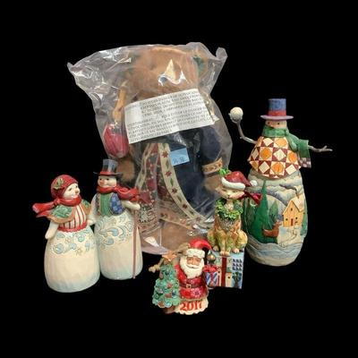 DEJE322 Jim Shore “Peace On Earth” Boyds Bear & More	The Boyds Bear is in original plastic wrap but there is a tear in the plastic...