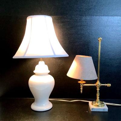 BIGA209 Automax N.Y. Lamp & More	Automax table lamp, shade is in good shape and does turn on. Desktop brass lamp, base is mounted on...