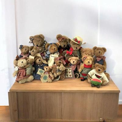 DEJE239 Boyds Bears, Apple, Watermelon, Blueberries And More	All different size bears, all have their tags
