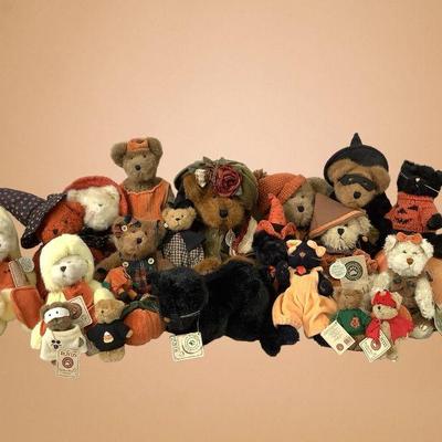 DEJE241 Fall, Halloween Boyds Bears	In all Fall/Halloween themed Boyds Bears. All but 2 have their tags. 
