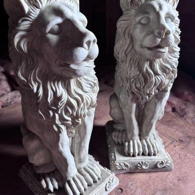 (2) Plastic Lion Gaurds
