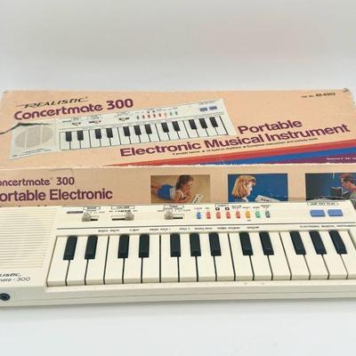 Realistic ConcertMate 300 Portable Electronic Musical Instrument
