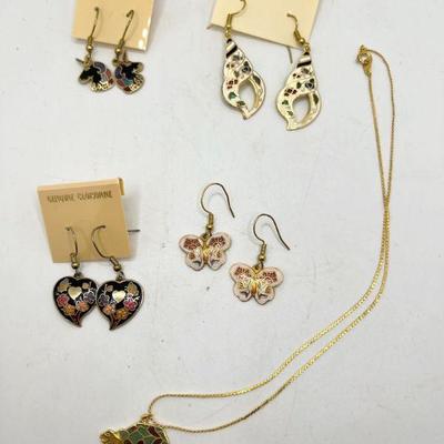(4) Pairs Cloisonné Earrings & (1) Cloisonne Pendant
