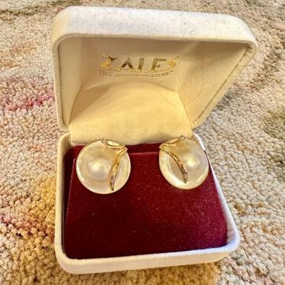 Mabé pearl earrings 