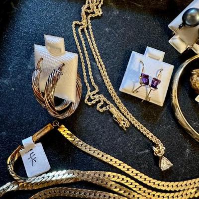 Gold, gold, & more gold.   
This is not on-site until the sale. 