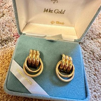 14kt gold earring