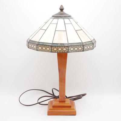 Tiffany-Style Stained Glass Table Lamp w/Wood Base