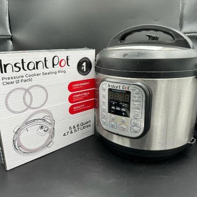 Instant Pot Pressure Cooker & Extra Sealing Ring
