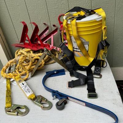 Roofing Starter Kit
Fall protection bucket with harness and heavy duty rope. Temporary roof anchors. Brackets. Latter lift hook with wheel. 