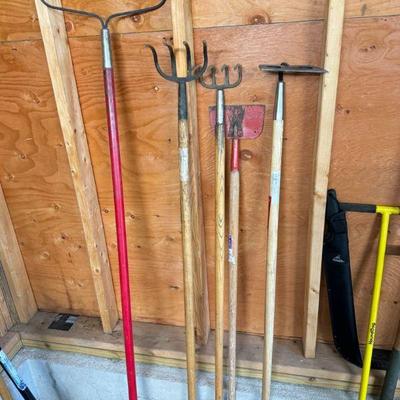 Garden Rakes, Forks, Hoes & Edger
