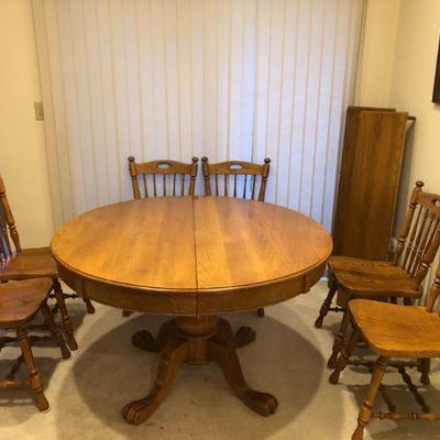 Oak Pedestal Dining Table, 6 Chairs and Two Leaves.