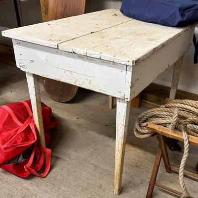 Primitive table