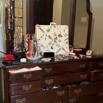 Ethan Allen "Georgian Ct" 10-cherry drawer dresser w/mirror - $375