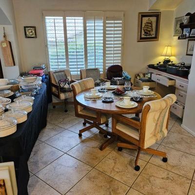 Tons of kitchen and cookware