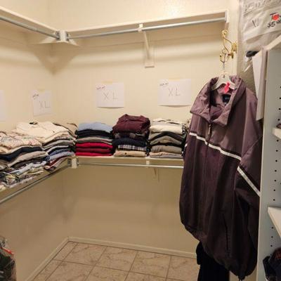Lost of clothes in excellent condition