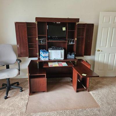 Nice hideaway desk