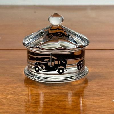 BACCARAT SPINNING CAROUSEL PAPERWEIGHT | Baccarat Crystal spinning paperweight in the form of a carousel. - h. 3 x dia. 3 in
