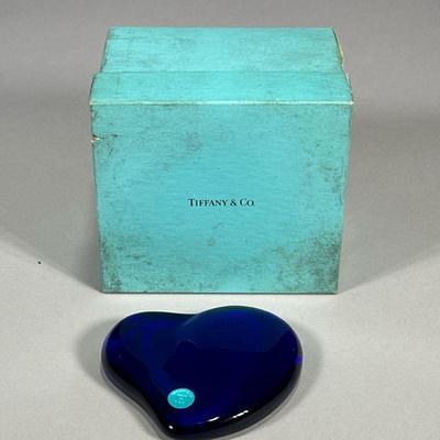 TIFFANY & CO ELSA PERETTI PAPERWEIGHT | Cobalt blue heart form paperweight by Elsa Peretti for Tiffany & Co. - l. 4 x w. 3.5 in
